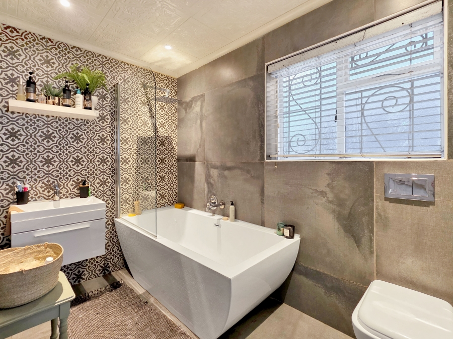 12 Bedroom Property for Sale in Camps Bay Western Cape